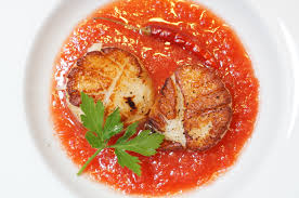seared scallops tomato sauce